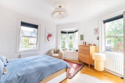 Ambleside Road, Harlesden, London, NW10 3 bed flat for sale