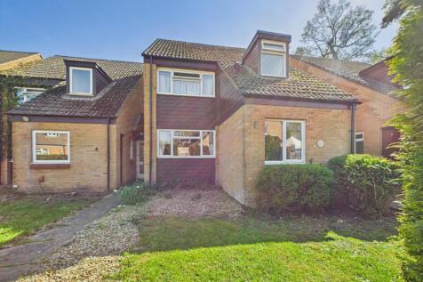 3 bedroom link detached house for sale