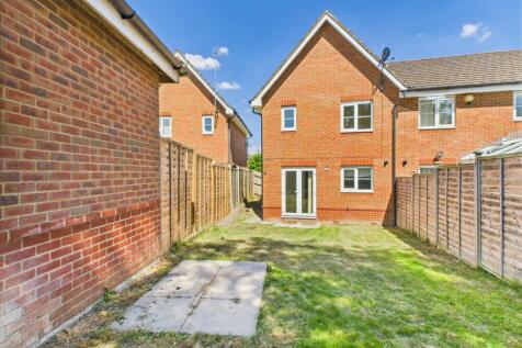 3 bedroom end of terrace house for sale