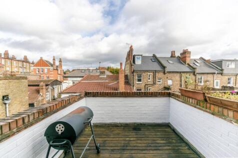 Shrubbery Road, Streatham Hill... 4 bed flat for sale
