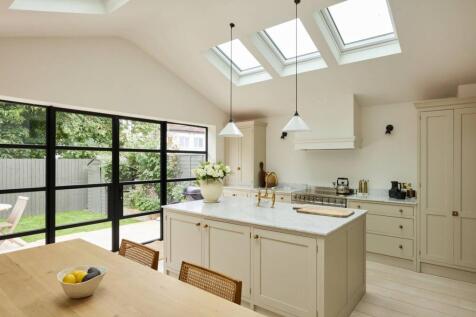 Fallsbrook Road, Streatham, London, SW16 4 bed end of terrace house for sale
