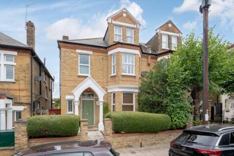 Barrow Road, Streatham Common... 3 bed maisonette for sale