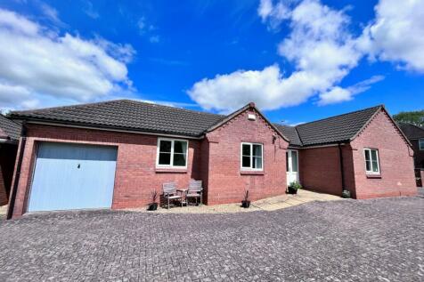 2 bedroom detached bungalow for sale