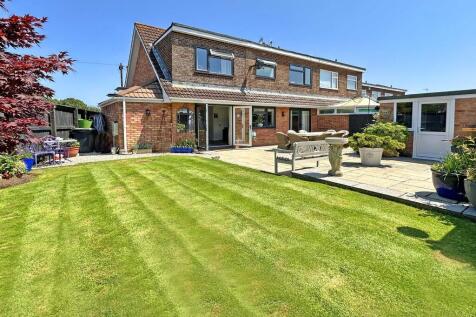 4 bedroom semi-detached house for sale