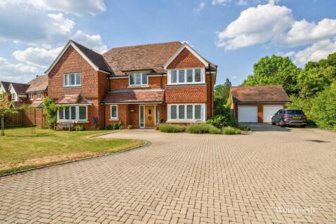 Bagshot Road, Chobham, Surrey, GU24 5 bed detached house for sale