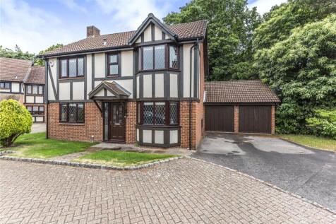 Shire Close, Bagshot, Surrey, GU19 4 bed detached house for sale