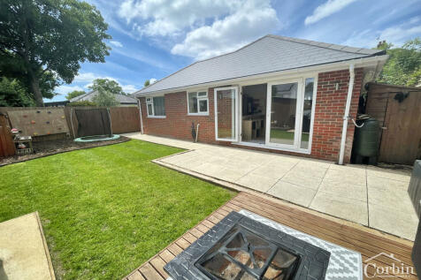 2 bedroom detached bungalow for sale