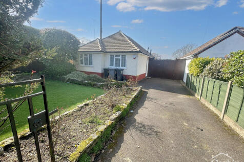 Kinson Road, Bournemouth, BH10 5 2 bed detached bungalow for sale