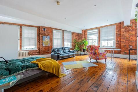 Studio flat for sale