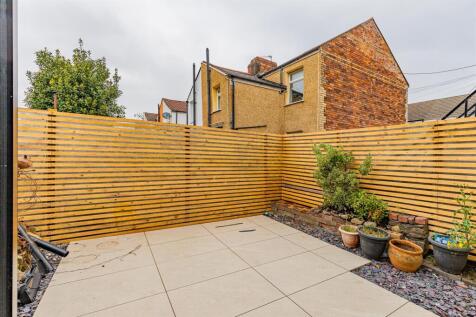 York Street, Cardiff CF5 2 bed apartment for sale