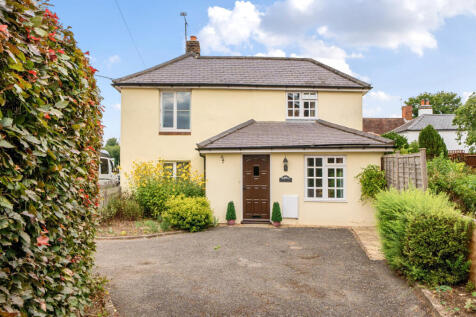 Oxford Road, Sutton Scotney... 3 bed house for sale