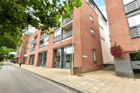 Belgarum Place, Staple Gardens... 2 bed flat for sale