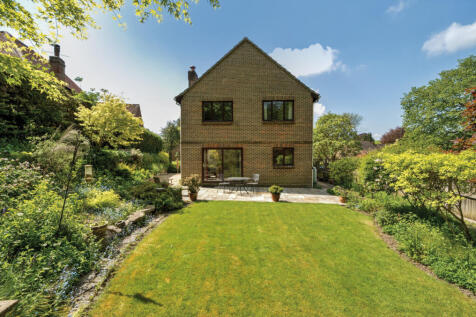Bere Close, Winchester, Hampshire, SO22 4 bed detached house for sale