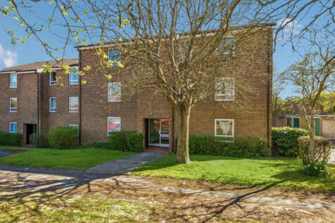 Elder Close, Winchester, Hampshire, SO22 1 bed flat for sale