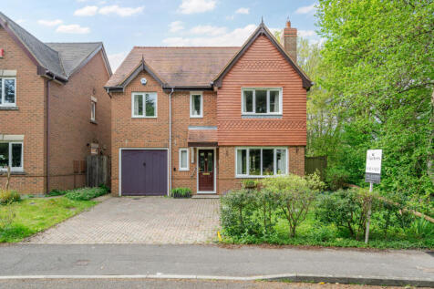 Monarch Way, Winchester, Hampshire, SO22 4 bed detached house for sale
