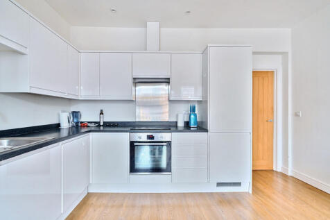Staple Gardens, Winchester... 1 bed flat for sale