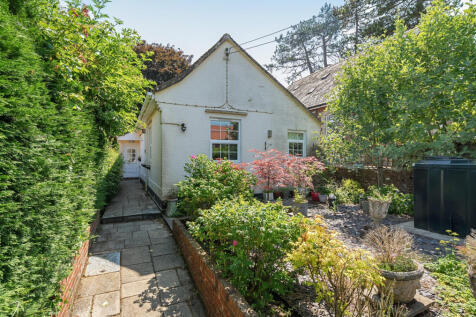 Stockbridge Road, Sutton Scotney... 2 bed bungalow for sale