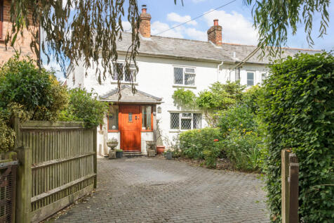 Oxford Road, Sutton Scotney... 3 bed semi