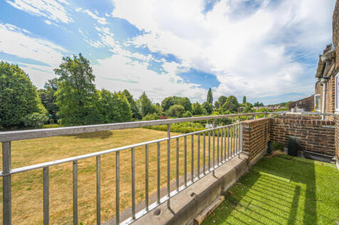 Oglander Road, Winchester, Hampshire... 2 bed flat for sale