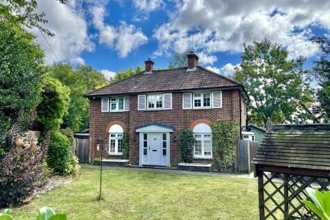 Lodge Road, Writtle, Chelmsford 3 bed detached house for sale