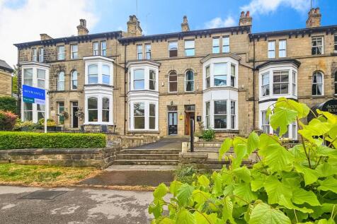 5 bedroom terraced house for sale