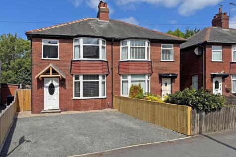Dragon Road, Harrogate, HG1 3 bed semi