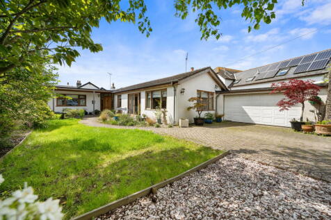 3 bedroom detached bungalow for sale