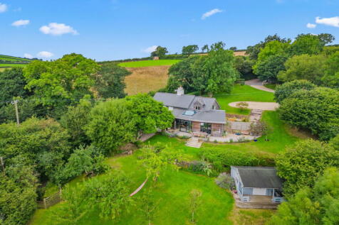 5 bedroom country house for sale