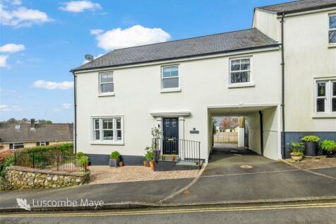 5 bedroom semi-detached house for sale