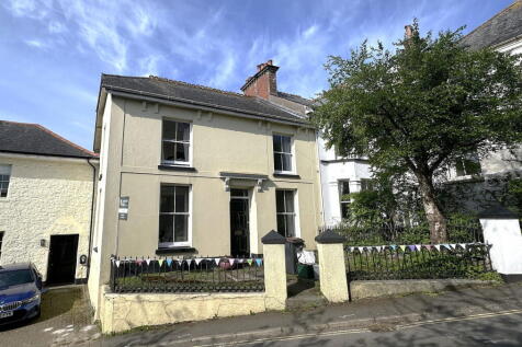 4 bedroom terraced house for sale