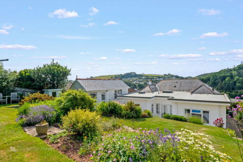 4 bedroom detached bungalow for sale