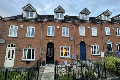 3 bedroom town house for sale