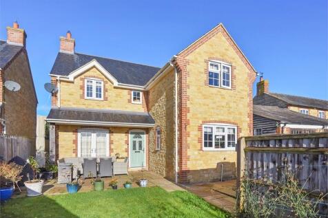 Station Road, Quainton, Buckinghamshire. 4 bed detached house for sale