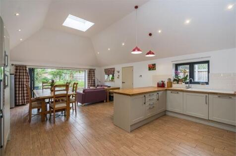 Aylesbury Road, Bierton... 3 bed barn conversion for sale