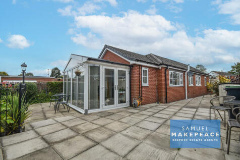 3 bedroom semi-detached bungalow for sale