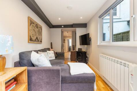 Clarence Street, Dartmouth 1 bed apartment for sale