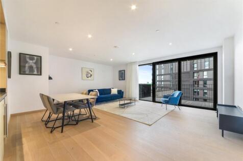 Viaduct Gardens, London, SW11 2 bed apartment for sale