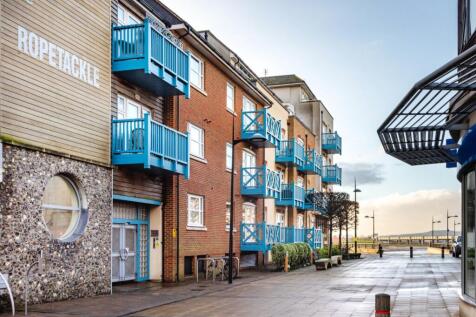 Town Centre Apartment in Ropetackle! 2 bed apartment for sale