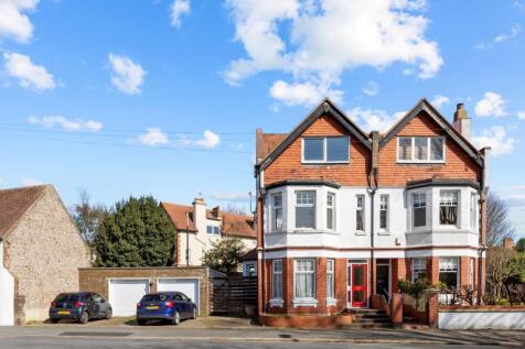 6 bedroom semi-detached house for sale