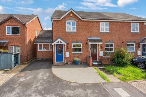 3 bedroom semi-detached house for sale