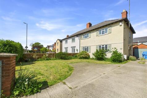 Ermin Street, Brockworth, Gloucester... 3 bed semi