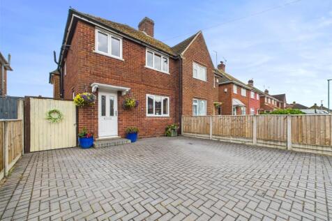 Holtham Avenue, Churchdown... 4 bed semi