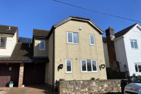 3 bedroom link detached house for sale