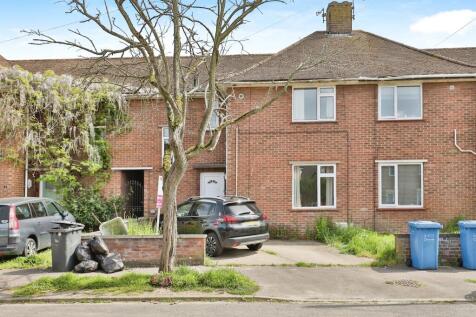 5 bedroom semi-detached house for sale