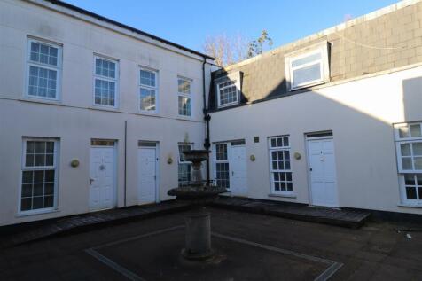 Monterey Close, London, NW7 2 bed terraced house for sale