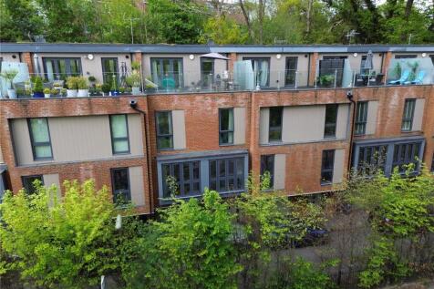 3 bedroom town house for sale