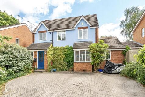 The Old Orchard, Farnham, Surrey, GU9 3 bed link detached house for sale
