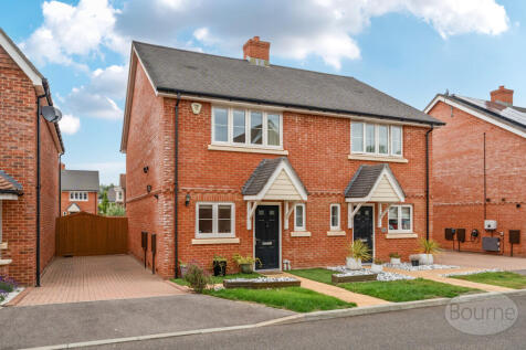 Skylark Place, Badshot Lea, Farnham... 2 bed semi