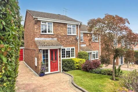 Ennerdale Grove, Farnham, Surrey, GU9 3 bed semi