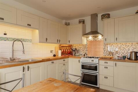 4 bedroom end of terrace house for sale